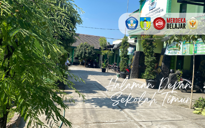 Halaman Depan Sekolah Timur